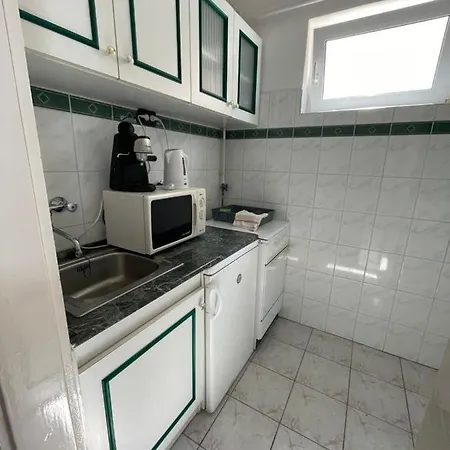 Rozsa Lak