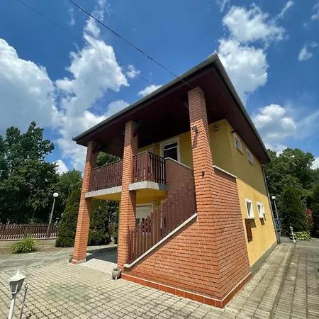 Apartment Rozsa Lak *