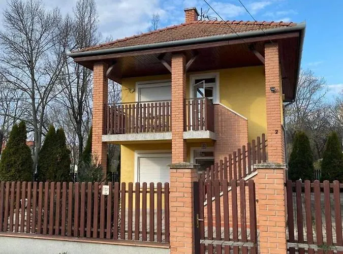 Rozsa Lak