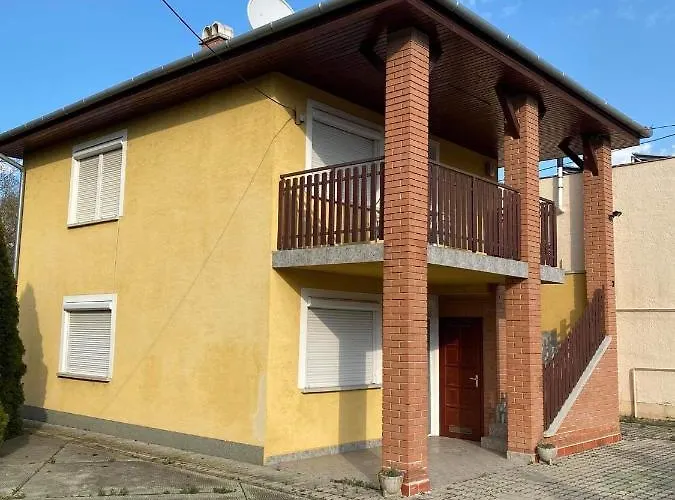 Rozsa Lak